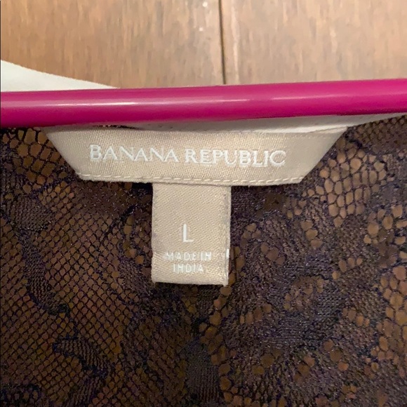 Banana republic white top with black lace detail - Picture 3 of 4